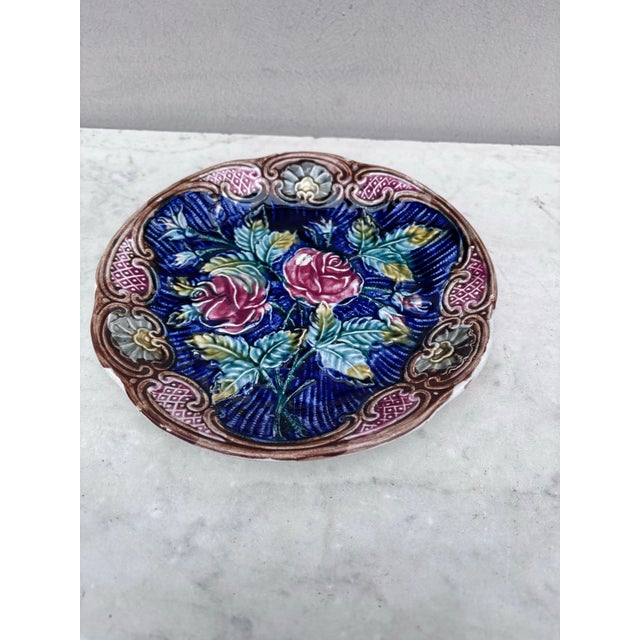 Majolica roses plate wasmuel, circa 1890. 8.3 inches diameter.