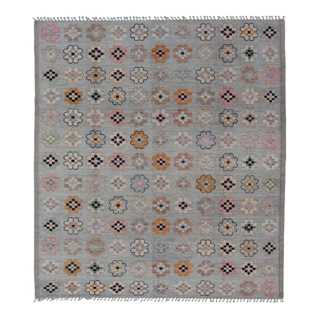 Modern Hand-Knotted Rug in Wool With Modern All-Over Flower Design on a Light Gray Field For Sale