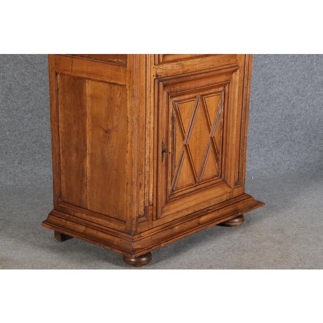 Baroque Narrow Cabinet in Walnut, France, 1700s For Sale - Image 16 of 18