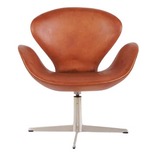 The Swan Model 3320 in Cognac Leather by Arne Jacobsen for Fritz Hansen, 1960s For Sale