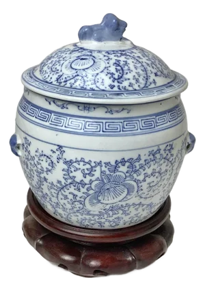 Late 20th Century Chinese Blue and White Foo Dog Porcelain Ginger Jar on Stand