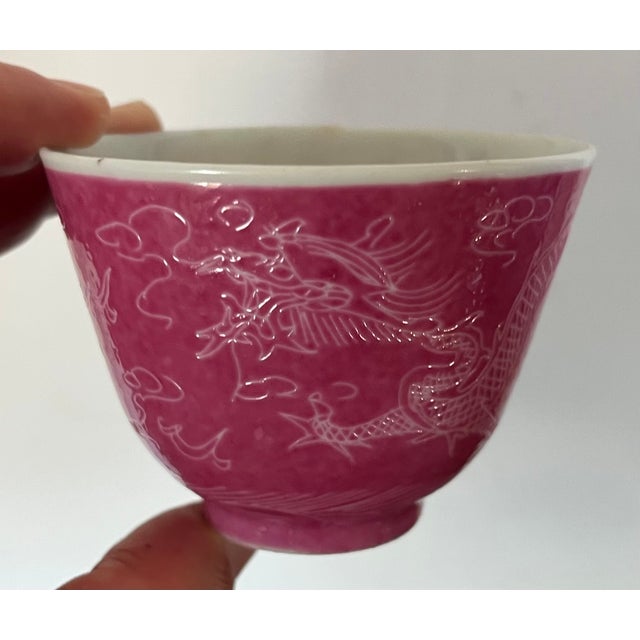 Antique 19th Century Late Qing Chinese Export Monochrome Pink Porcelain Tea Cup With Incised Sgraffito Decoration of Dragons in Clouds For Sale - Image 10 of 15