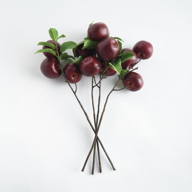 Made to look 100% realistic you, d swear these apple branches were cut this morning. Great for a casual setting or...