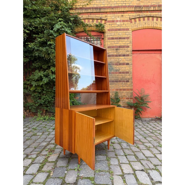 A piece of East German design history: This functional cabinet with a glass-fronted display case from VEB Möbelindustrie...