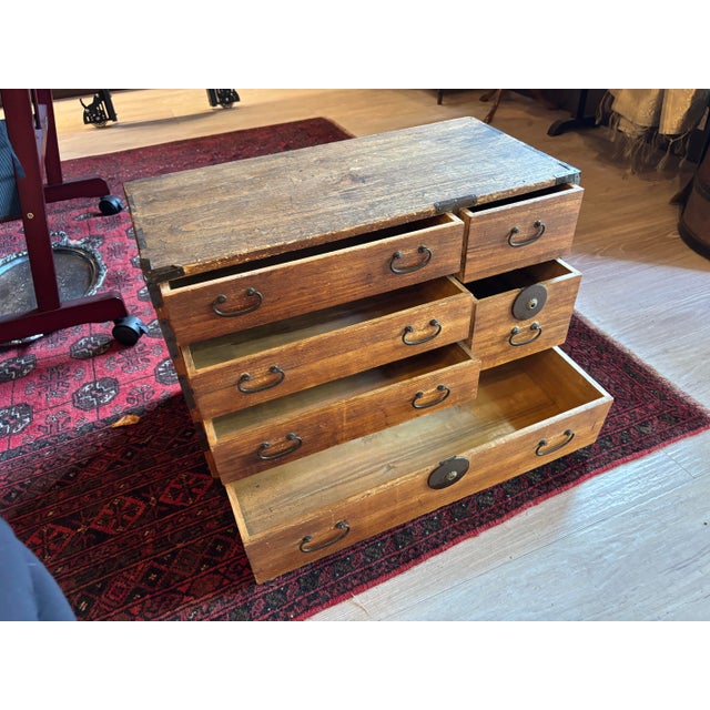 Antique Japanese Paulownia Wood Chest — Taisho Era, C. 1920 [Rm] For Sale In Seattle - Image 6 of 7