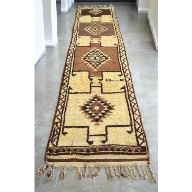 The 'splendor' vintage Turkish runner is an extremely rare rug from the kurdish region. This texture, color combination...