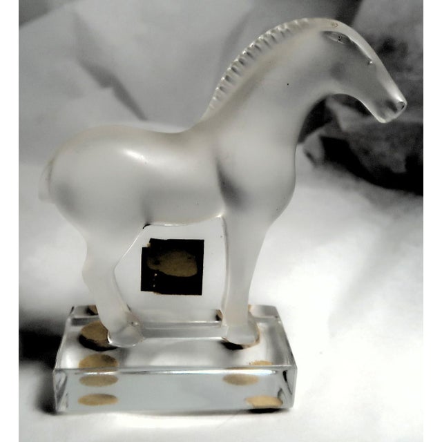 Late 20th Century Late 20th Century Lalique (France) - Exquisite Signed Clear and Frosted Tang Horse With Original Label, Retired - For Sale - Image 5 of 16