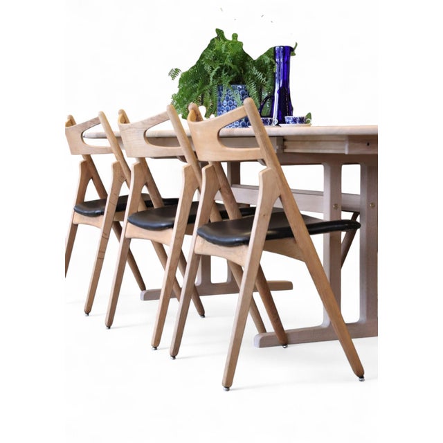 Chair Model CH29 in Oak with Seat in Black Leather by Hans J. Wegner for Carl Hansen & Søn, 1950s For Sale - Image 6 of 18