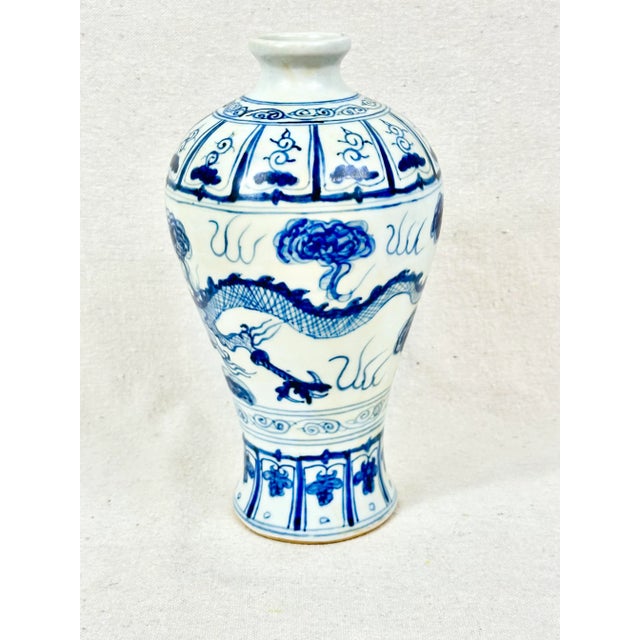 Early 20th Century Antique Chinese Blue and White Vase For Sale - Image 5 of 8