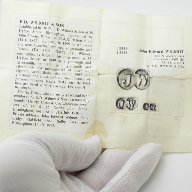 Vintage British Handmade Genuine Sterling Silver 925 Chiseled Pill Trinket Box For Sale - Image 11 of 17