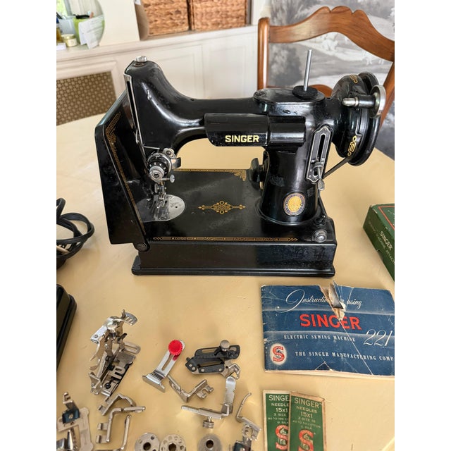 Singer & Sons 1951 Singer Featherweight 221 Sewing Machine With Original Attachments For Sale - Image 4 of 10