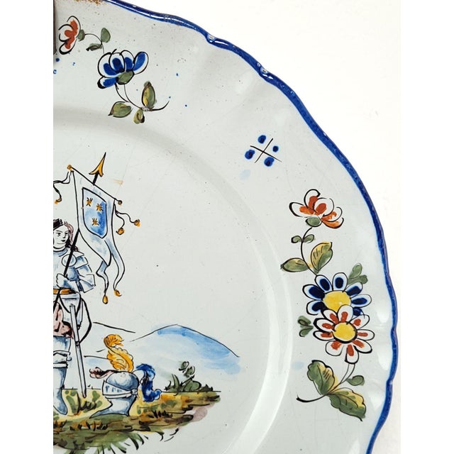 Faïence Plate With Joan of Arc, France, 19th Century For Sale - Image 4 of 7