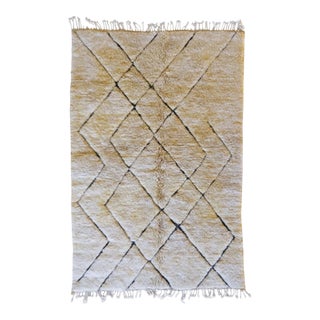 Yellow Moroccan Beni MRirt Rug - 8.6 X 5.5 Ft For Sale