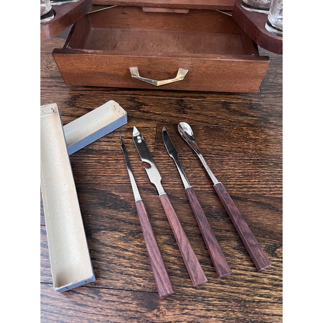 1950s 1950s Karoff Japanese Tabletop Walnut Mini Bar Cabinet With Decanters, Glasses & Tools For Sale - Image 5 of 11