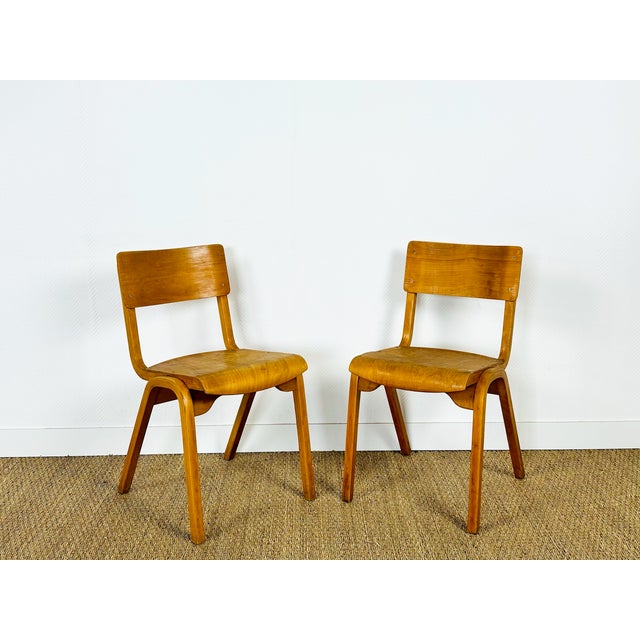 Charming pair of vintage chairs in light wood, typical of school or office furniture from the 1950s. Their laminated wood...