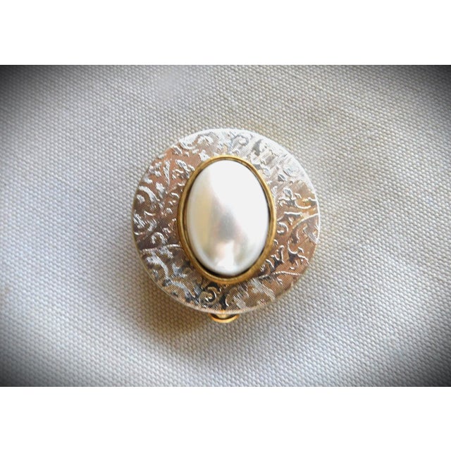 Vintage Round Paisley Etched Ring Box With an Oval Pearl For Sale - Image 9 of 9