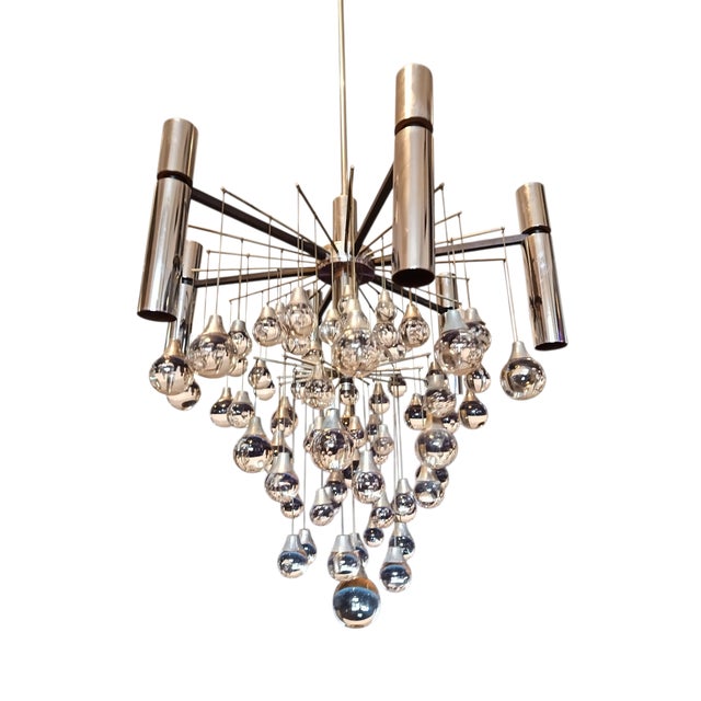 Elegant Italian chandelier, 1970s design, with Murano glass This piece is attributed to the mentioned designer/maker. It...