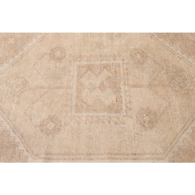 Vintage Turkish Handmade Beige Tribal Wool Runner For Sale In New York - Image 6 of 13