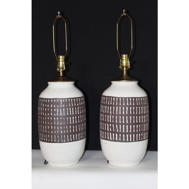 Cream Mid 20th Century Martz Influence Table Lamps. For Sale - Image 8 of 12