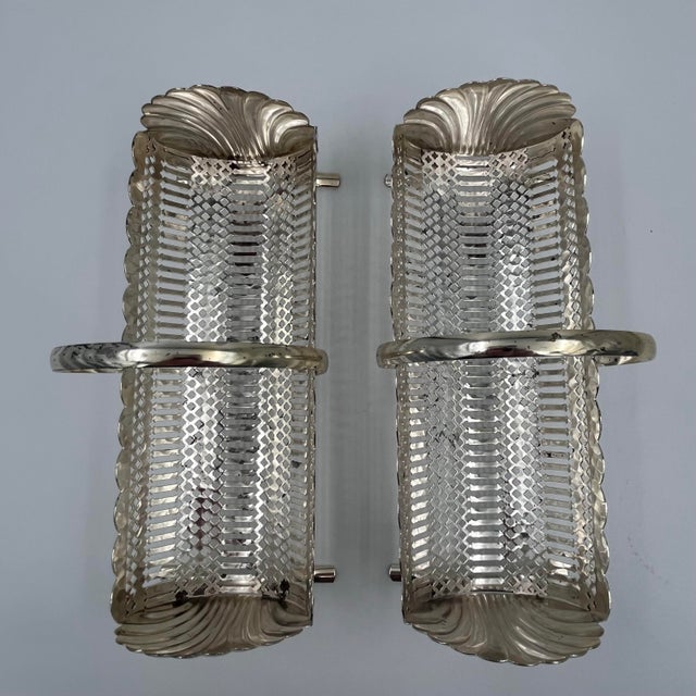 Mid-Century English Silverplate Scallop Shell Cracker Server Baskets or Biscuit Troughs - Set of 2 For Sale In New York - Image 6 of 11