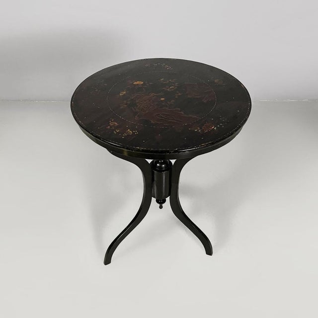 Italian Art Deco dining table in finely crafted black wood, 1930s Dining table in black wood. The round top features...