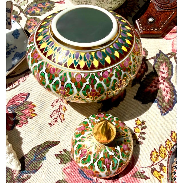 Chinese Vintage Thai Benjarong Gilded Covered Jar - Hand Painted 24k Gold Accents For Sale - Image 3 of 3