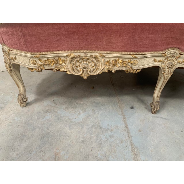 Louis XV Style Bench in Lacquered and Gilded Beechwood For Sale - Image 3 of 17