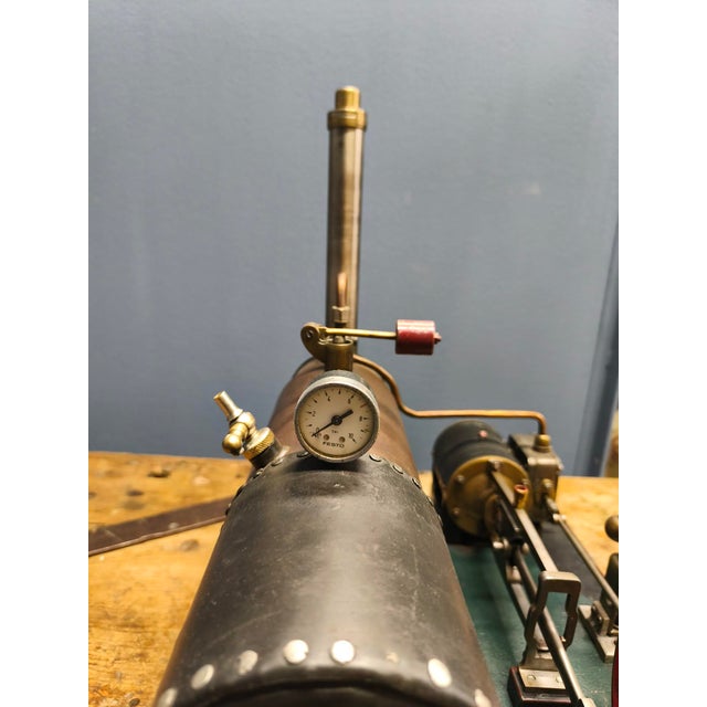 French Steam Engine in Copper and Cast Iron For Sale - Image 9 of 18