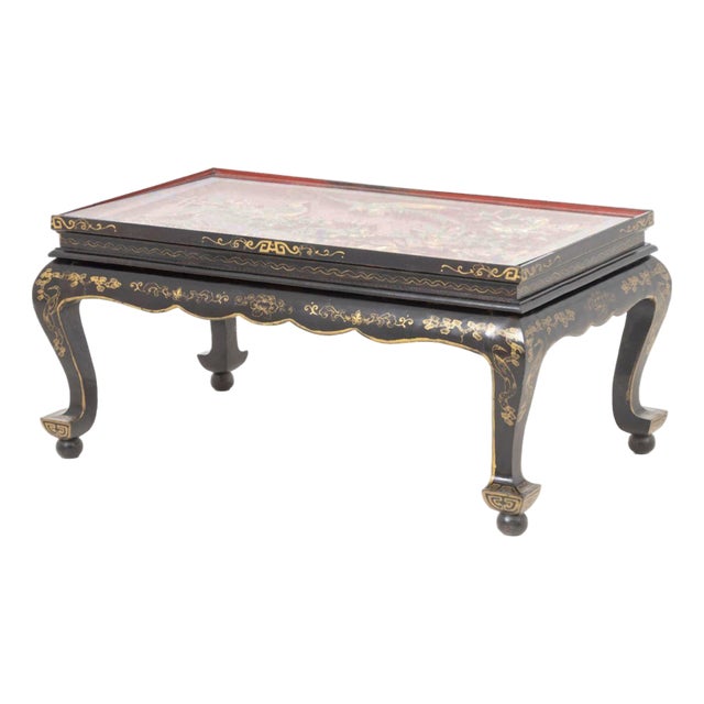 Chinoiserie Gilt and Black Lacquered Low Table For Sale