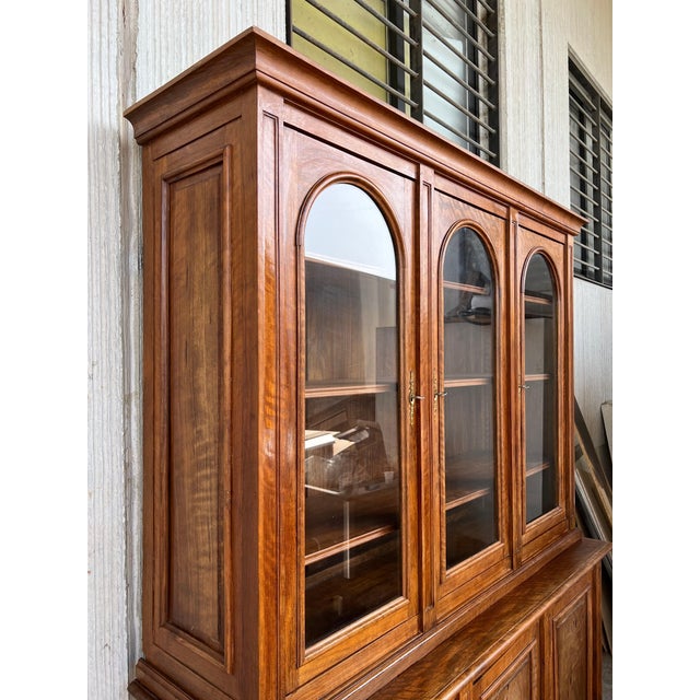 Early 20th Century Bookcase or Vitrine in Spanish Pine with Three Arch Glass Doors For Sale In Miami - Image 6 of 18