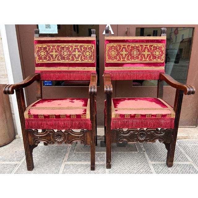 17th Century Antique Italian Chairs in Walnut, 1600s, Set of 2 For Sale - Image 5 of 9