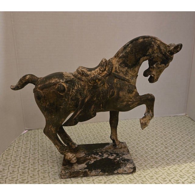 17th Century Antique Ming Heavy Iron War Horse. For Sale - Image 5 of 9