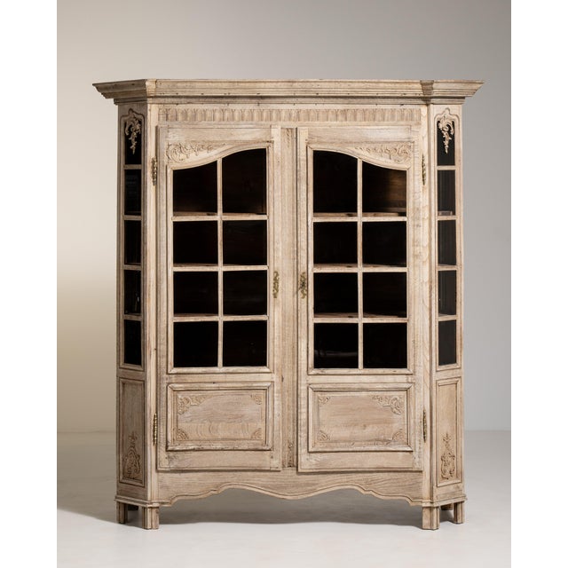 Provençal Oak Vitrine, Rustic Charm, French Rustic Design, France, Circa 1820 For Sale - Image 4 of 17