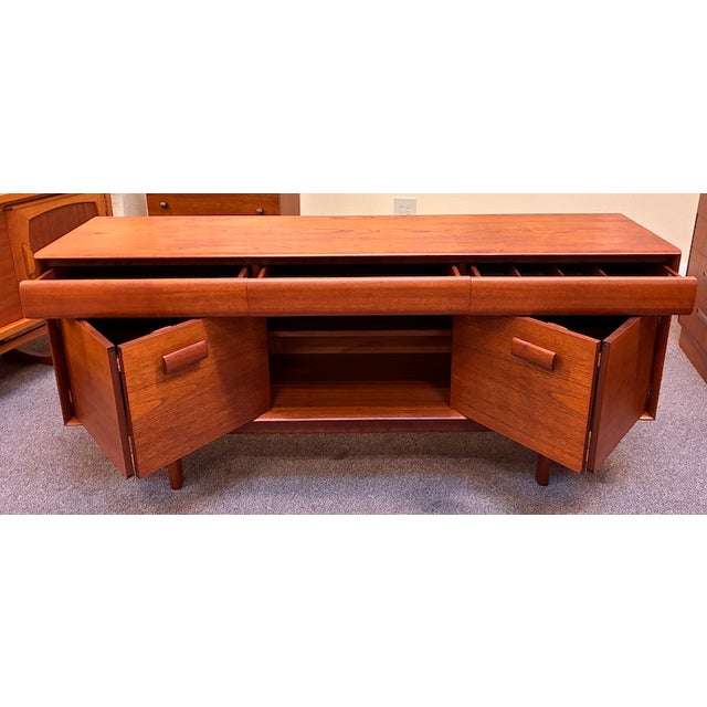 Mid 20th Century European Mid Century Modern Teak Credenza With Accordion Doors by White & Newton, Uk c.1960 For Sale - Image 5 of 13