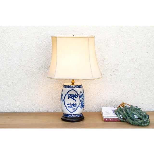 Chinoiserie Indigo Dynasty Porcelain Table Lamp For Sale - Image 3 of 10