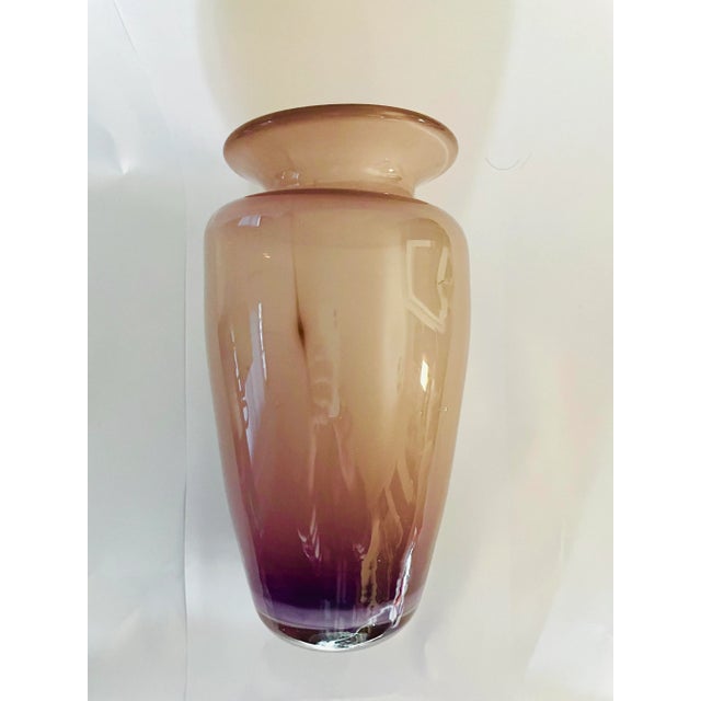 1980s Dusty Rose Art Glass Ombré Vase For Sale - Image 4 of 6