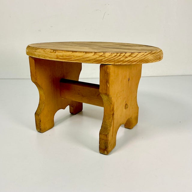 1970s Vintage Americana Folk Art Boho Chic Pine Oval Step or Footstool. For Sale - Image 10 of 10