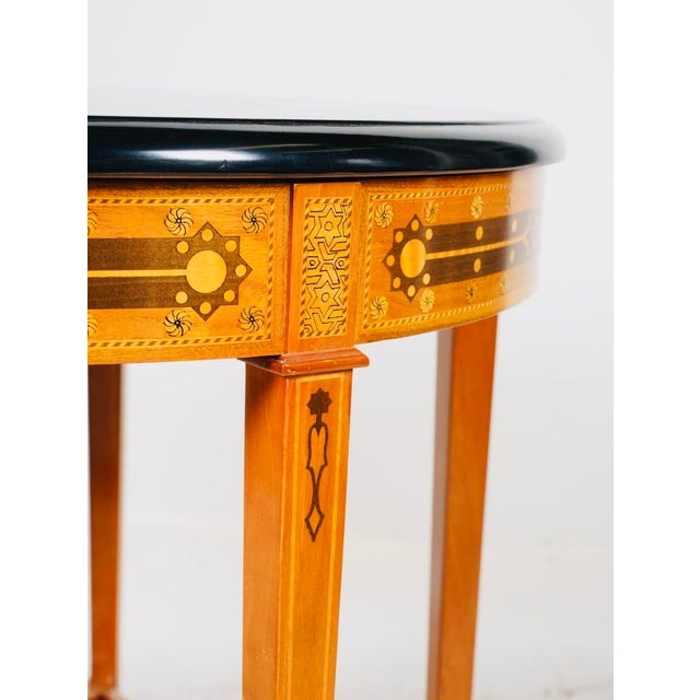 1980s Exquisite Compass Star Inlaid Round Table by John Widdicomb – Neoclassical Marquetry Top, Ebonized Edge For Sale - Image 10 of 18