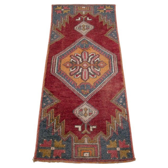 1960s Vintage Small Rug Hand Made Mat Turkish Rug Enrty Decor Bath Mat- 1′ 5″ × 3′ 6″ For Sale - Image 5 of 13