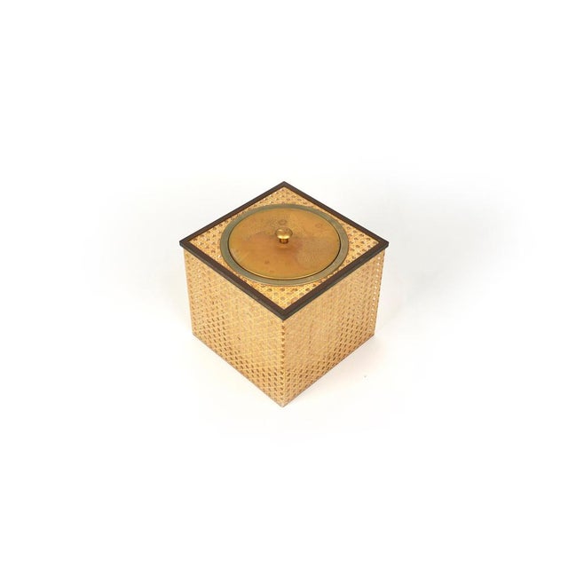 Tan Cube Ice Bucket in Acrylic, Rattan and Brass in the style of Christian Dior, 1970s For Sale - Image 8 of 15