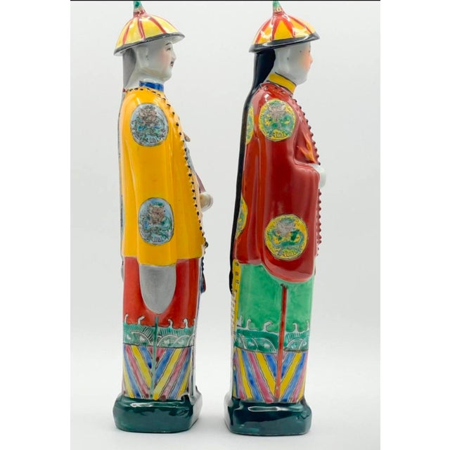 Vintage Mid Century Handpainted Chinese Pair Asian Porcelain Qing Dynasty Figures For Sale In Houston - Image 6 of 6