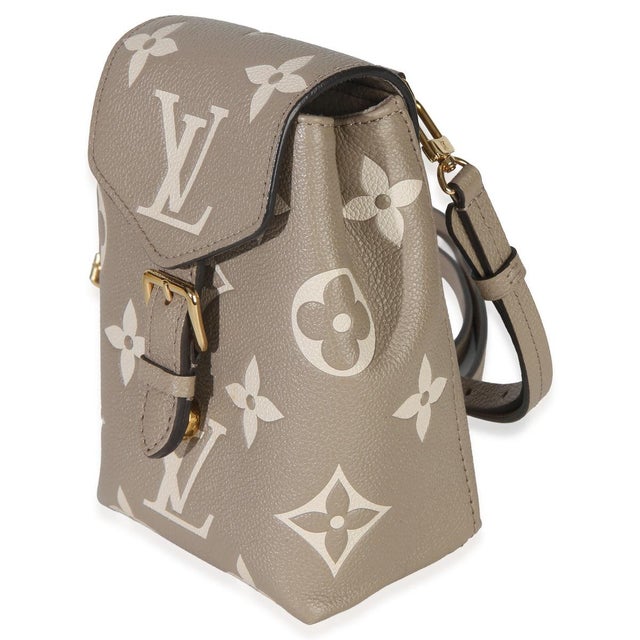 This bag says it all. The Onthego bag from Louis Vuitton is designed for busy lifestyles. Topped with two Toron handles...