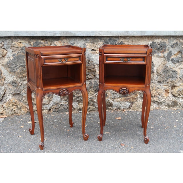 French Pair of French Louis XV Style Side Tables Nightstands For Sale - Image 3 of 15