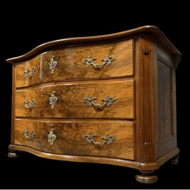 Louis XIV Curved Chest of Drawers in Burr Walnut and Gilt Bronze For Sale - Image 3 of 5