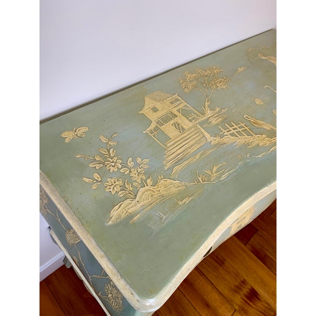 Wood Vintage Italian Louis XV Style Chinoiserie Bombé Chest – Hand-Painted For Sale - Image 7 of 11