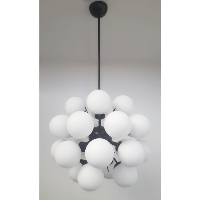 Italian 21st Century Ventiquattro Black Powder Coat Matte White Murano Sputnik Chandelier by Fabio LTD For Sale - Image 3 of 5