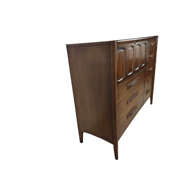 Brown Broyhill Emphasis Mid-Century Modern Eight-Drawer Gentleman’s Chest For Sale - Image 8 of 16