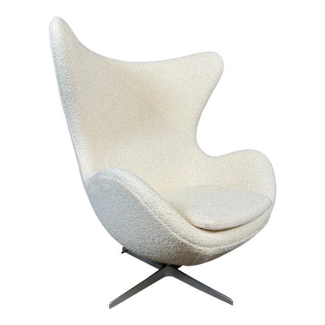 Vintage Danish Modern Egg Chair in Bouclé by Arne Jacobsen for Fritz Hansen For Sale