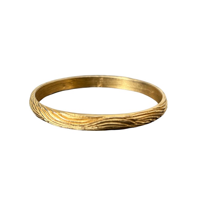 Metal Vintage Crown Trifari Gold-Tone Ribbed Bangle Bracelet | Etched Wave Texture | Mid-Century Costume Jewelry For Sale - Image 7 of 13