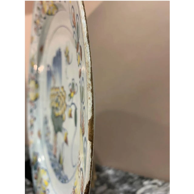 18th Century English Delft Polychrome Charger For Sale In Richmond - Image 6 of 9